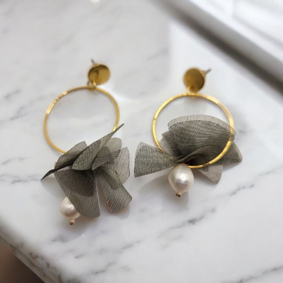 Womens Gold Plated Hoop Earrings With Grey Ribbon And Freshwater Pearl - Picture 1 of 5